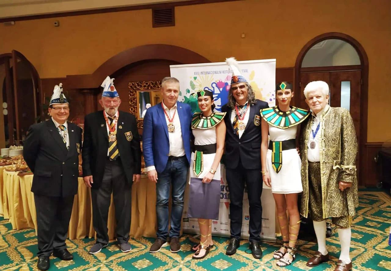 Mostarske mažoretkinje na karnevalu u Kotoru