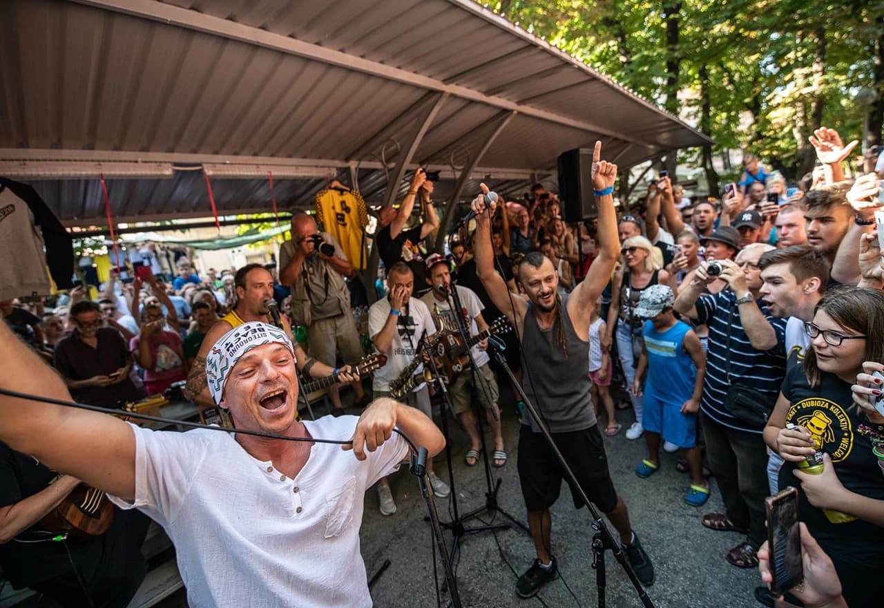 Detalj sa svirke na tržnici u Puli
