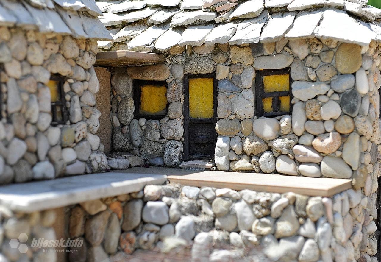 Detalj minijature rodne kuće