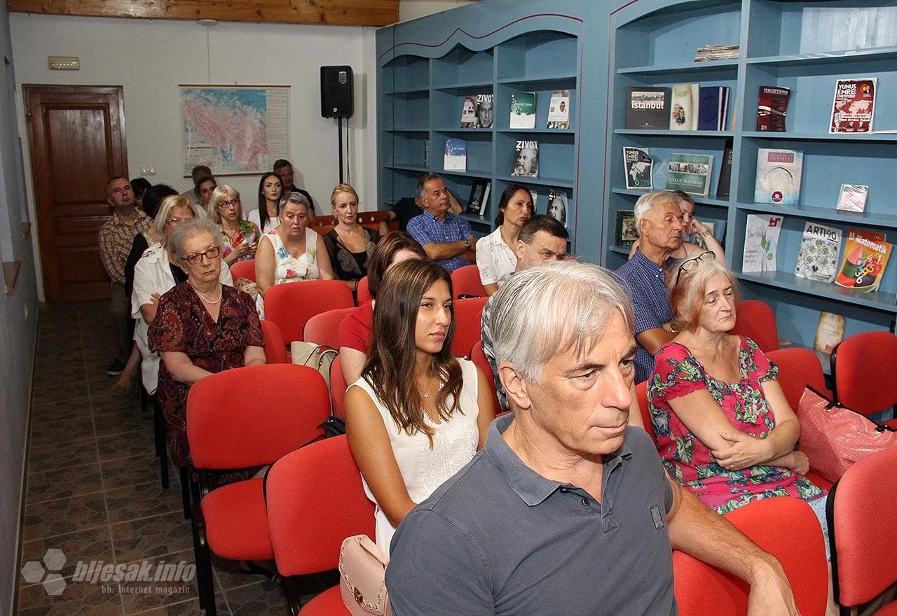 Detalj s održane književne večeri