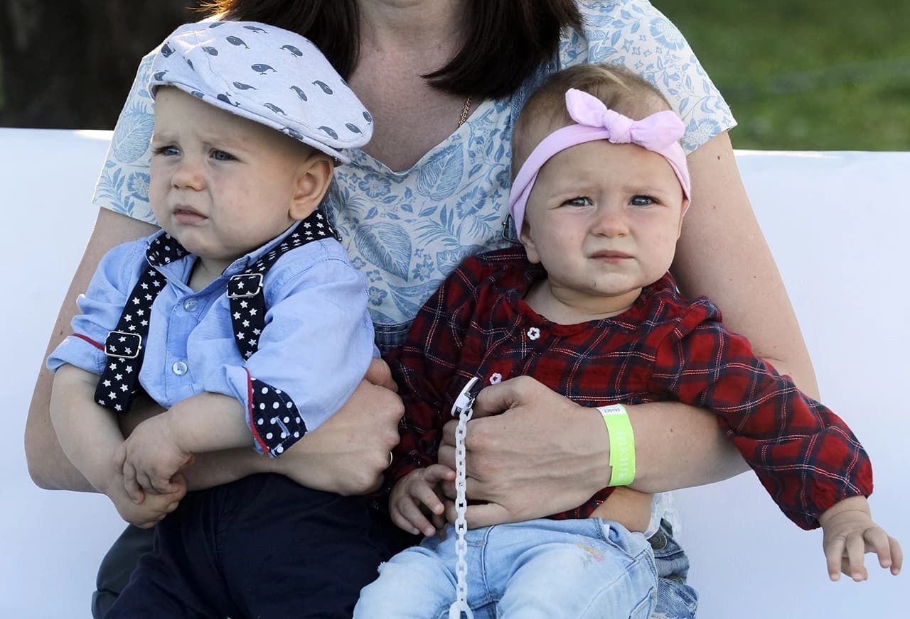 U Kijevu na jednom mjestu se okupilo 67 kolica s blizancima i trojkama 