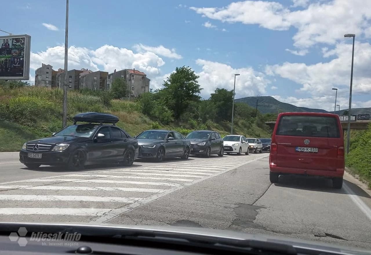 Gužve sjeverno od Mostara - čekanja u koloni do pola sata