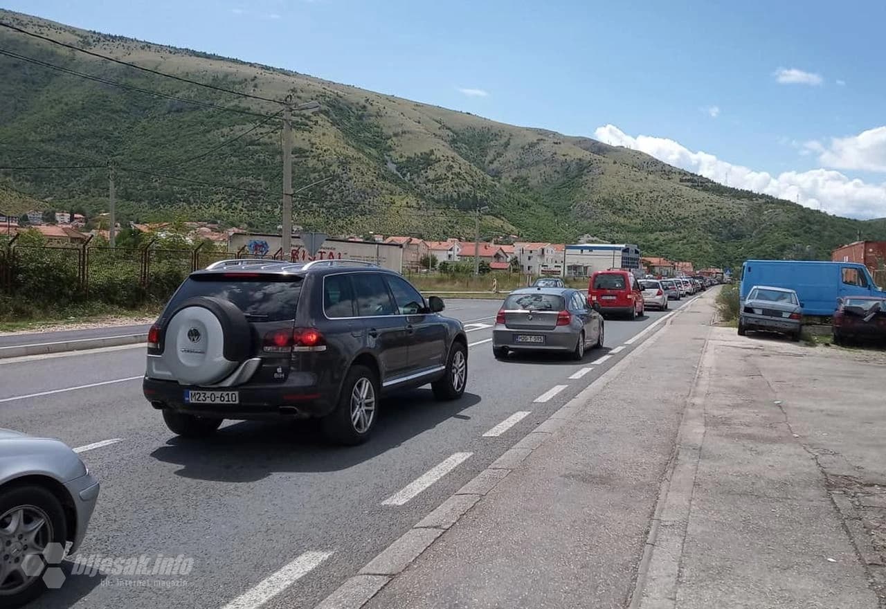 Gužve sjeverno od Mostara - čekanja u koloni do pola sata