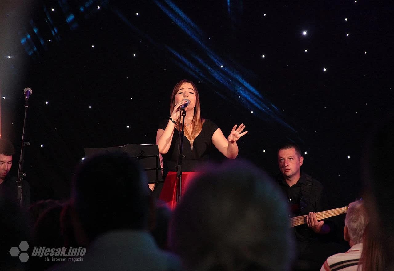 Detalj s koncerta Alme Subašić