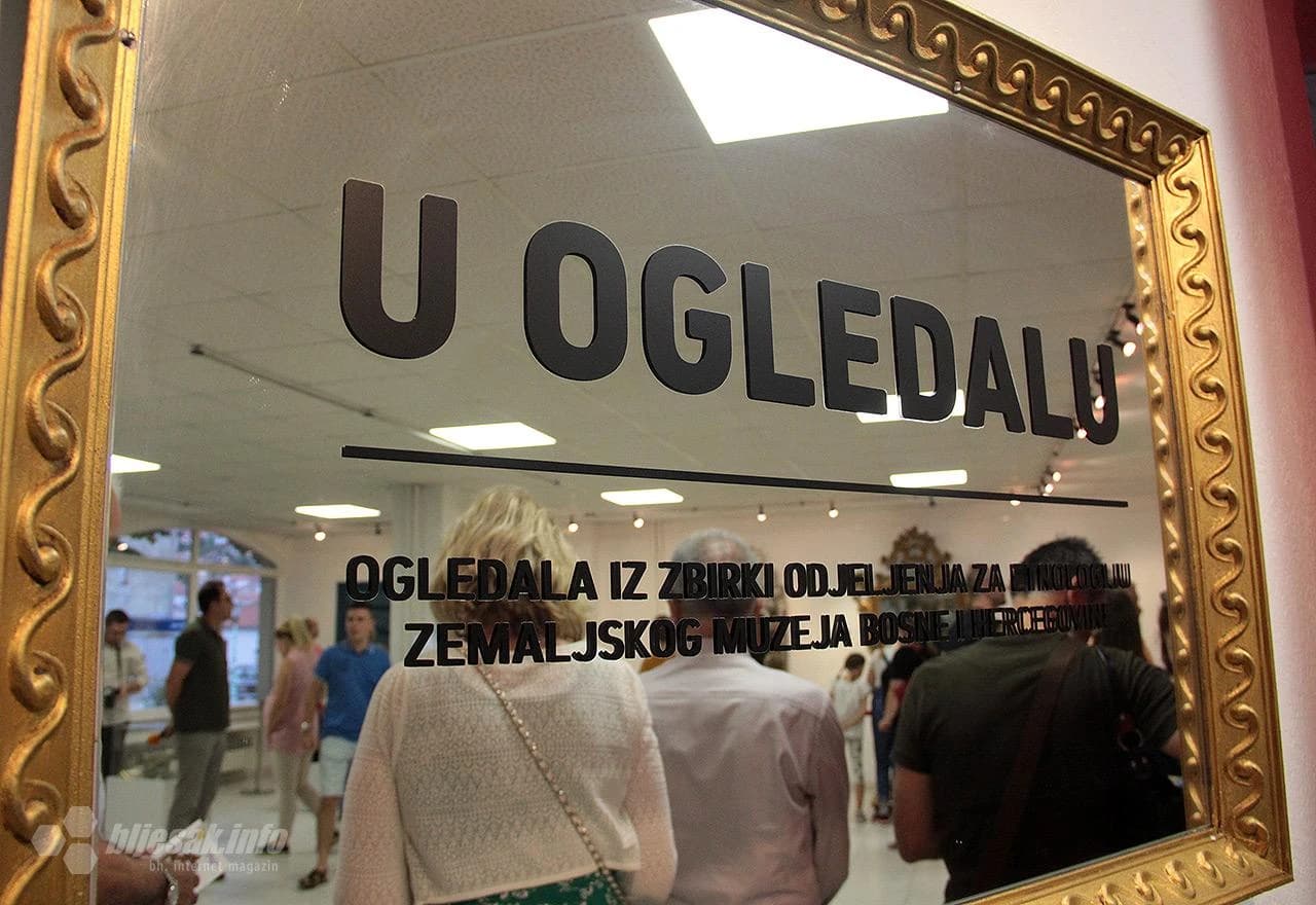 Detalj s izložbe o ogledalima