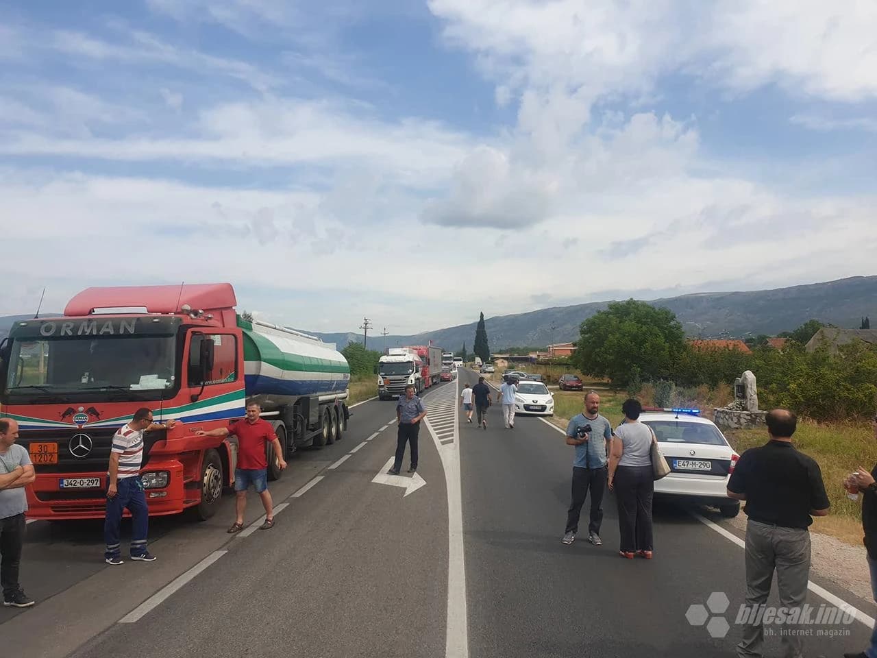 Radnici Aluminija blokirali promet