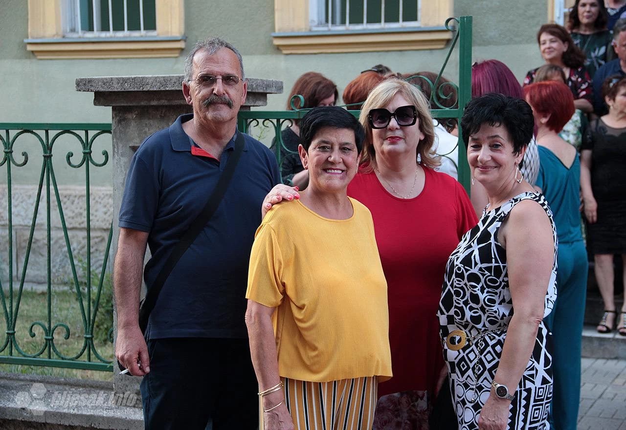 Detalj sa okupljanja maturanata Medicinske škole