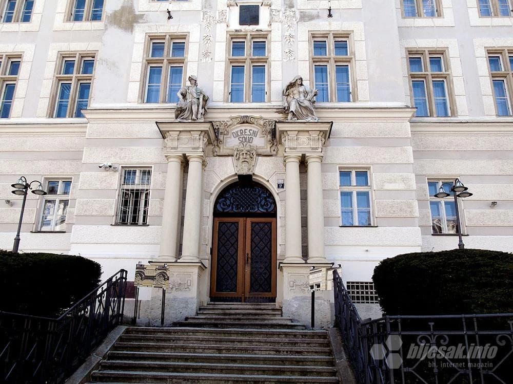 Ulaz u zgradu okružnog suda