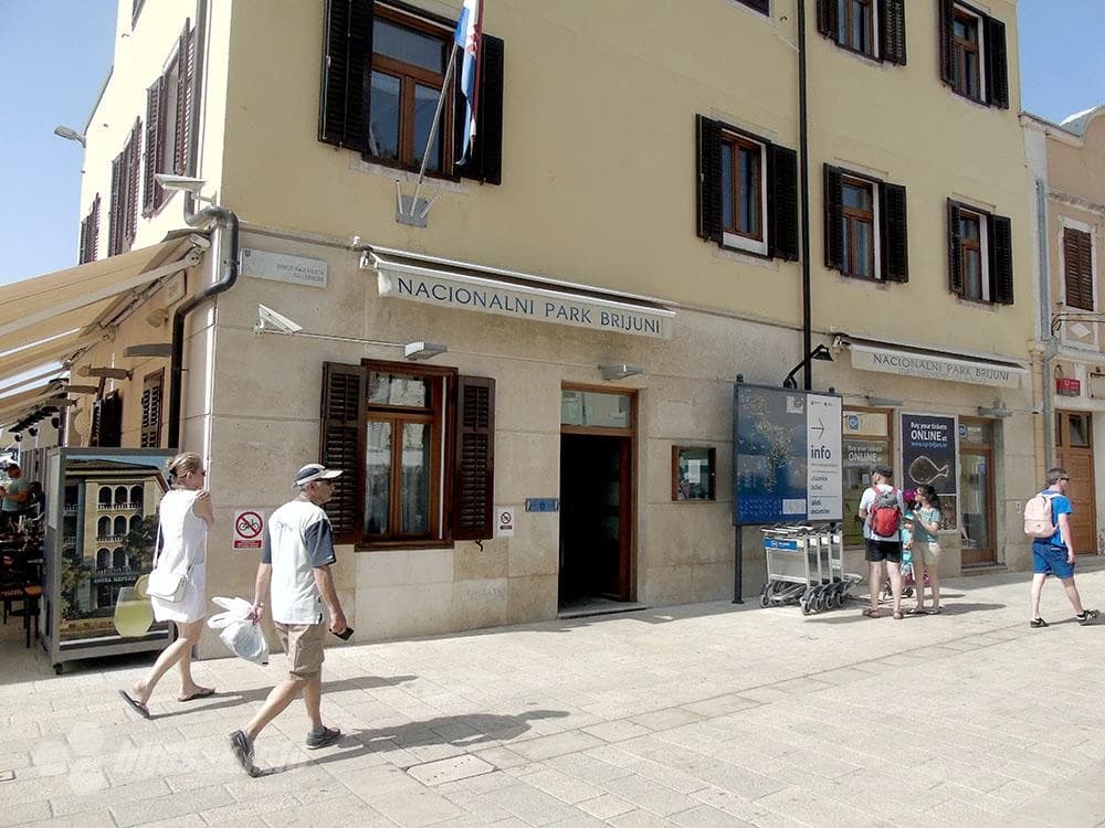 Ko želi na Brijune, ulaz lijevo