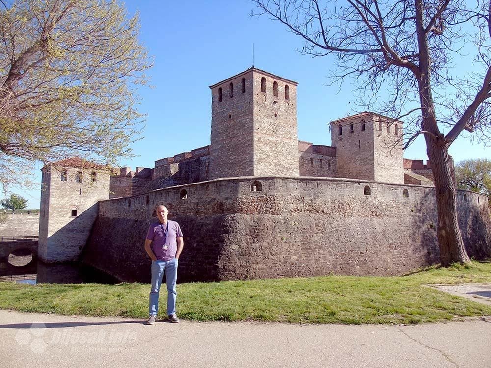 Ispred utvrde Baba Vida