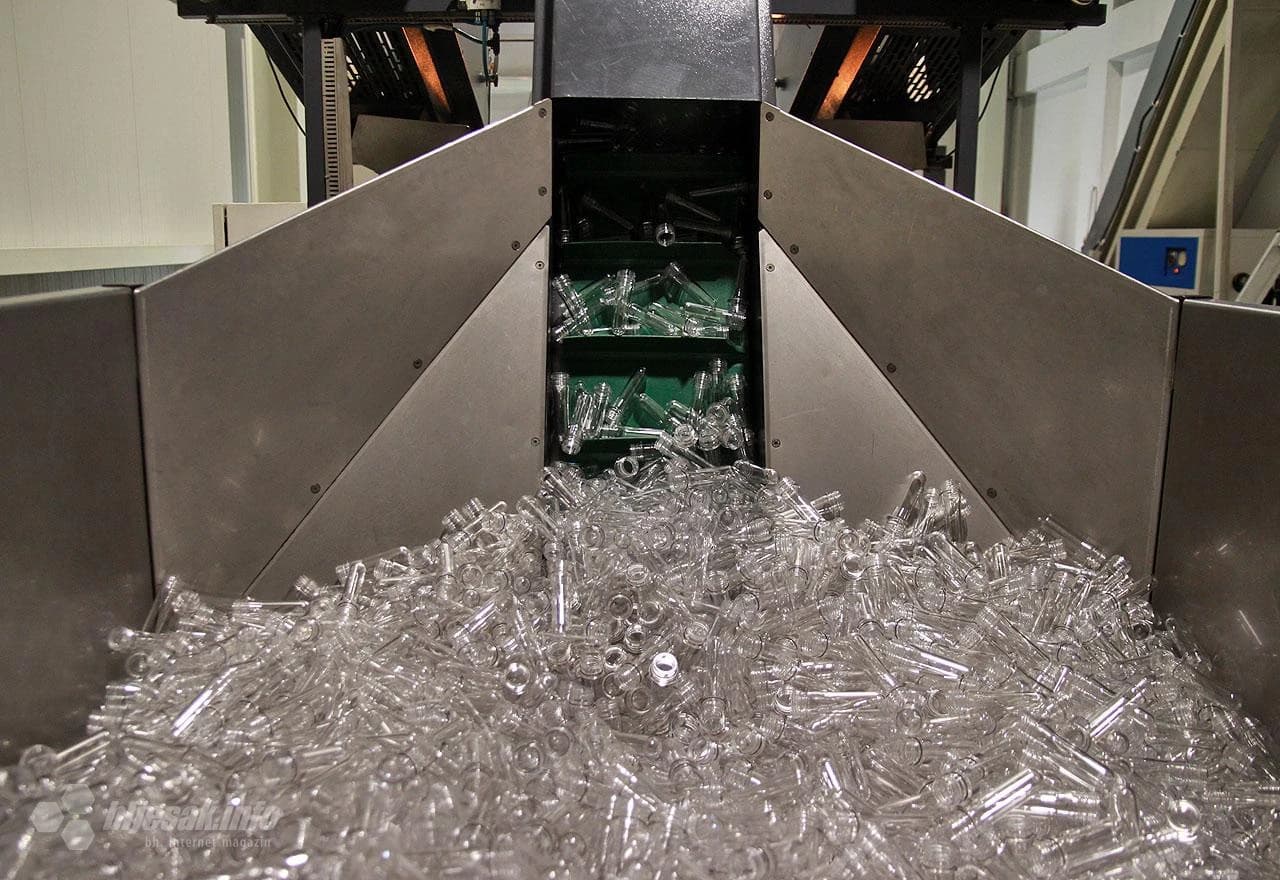 Punionica sama proizvodi plastične boce