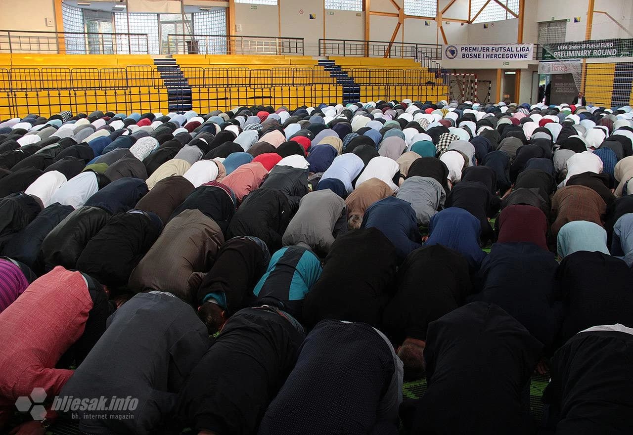 Detalj s klanjanja ramazanskog Bajrama