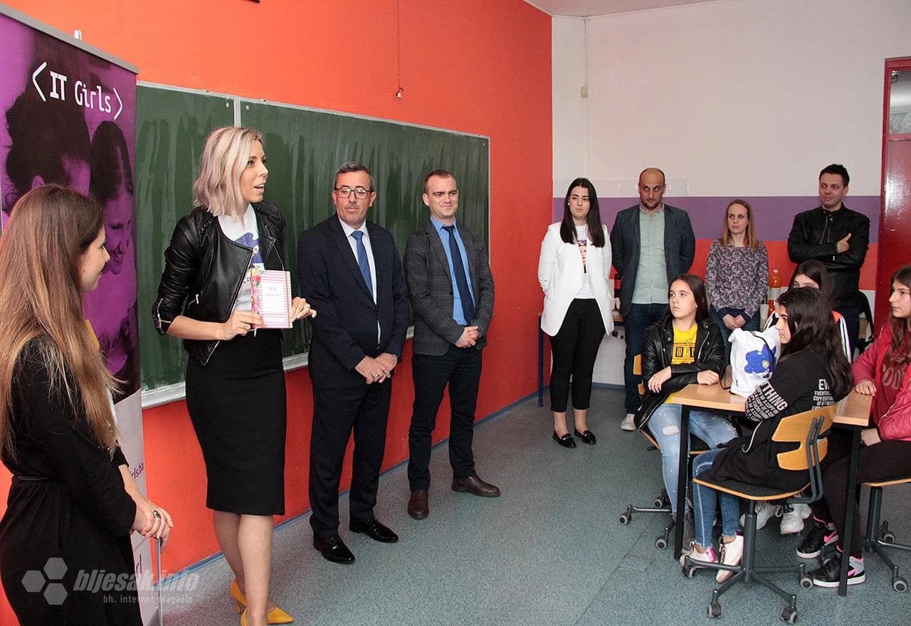 Detalj s uručenja donacije