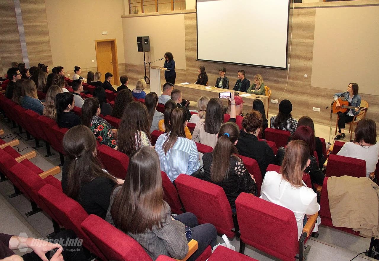 Detalj s predstavljanja knjige