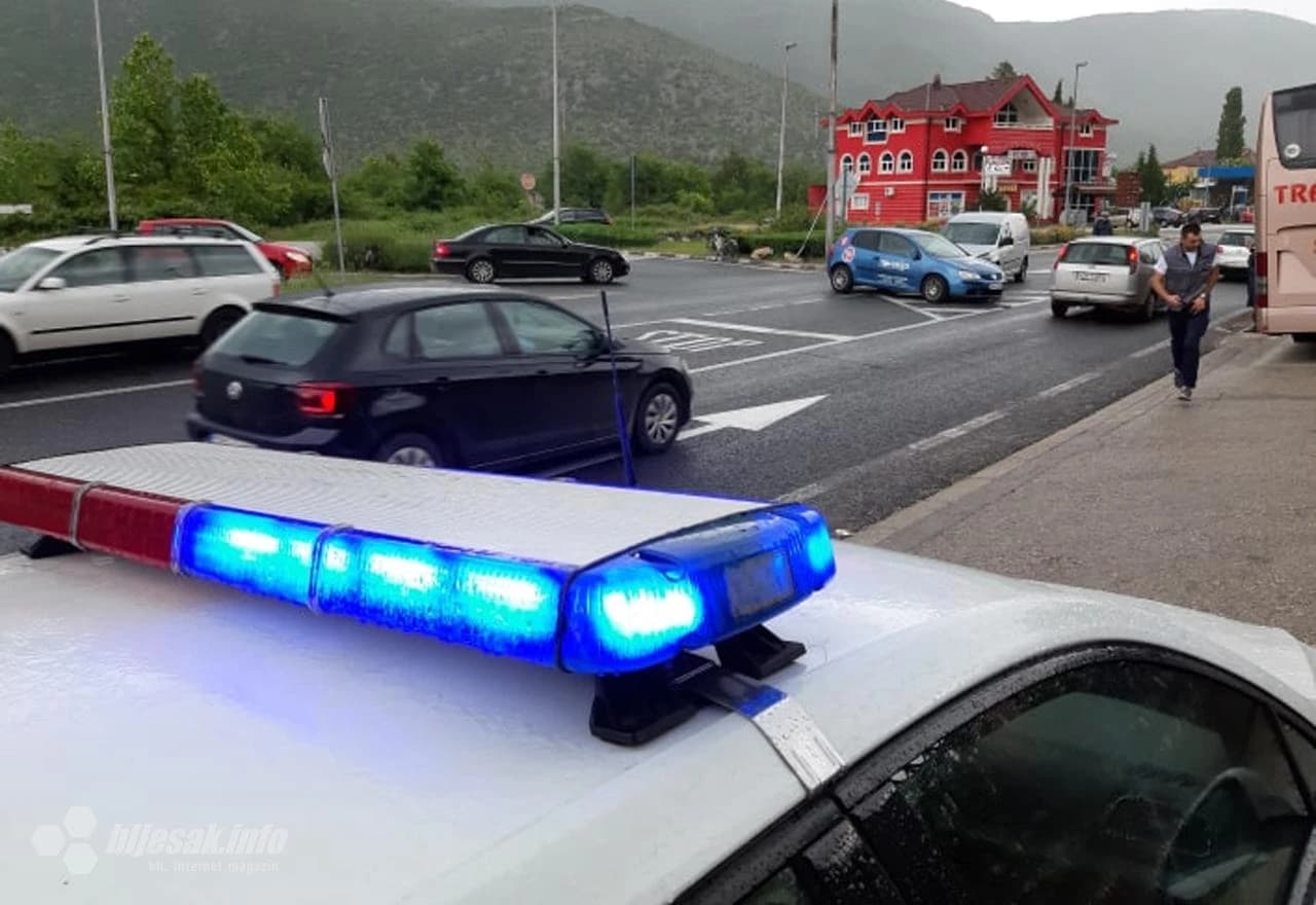 Mostar: Sudar Golfa i Caddyja usporio promet na M-17
