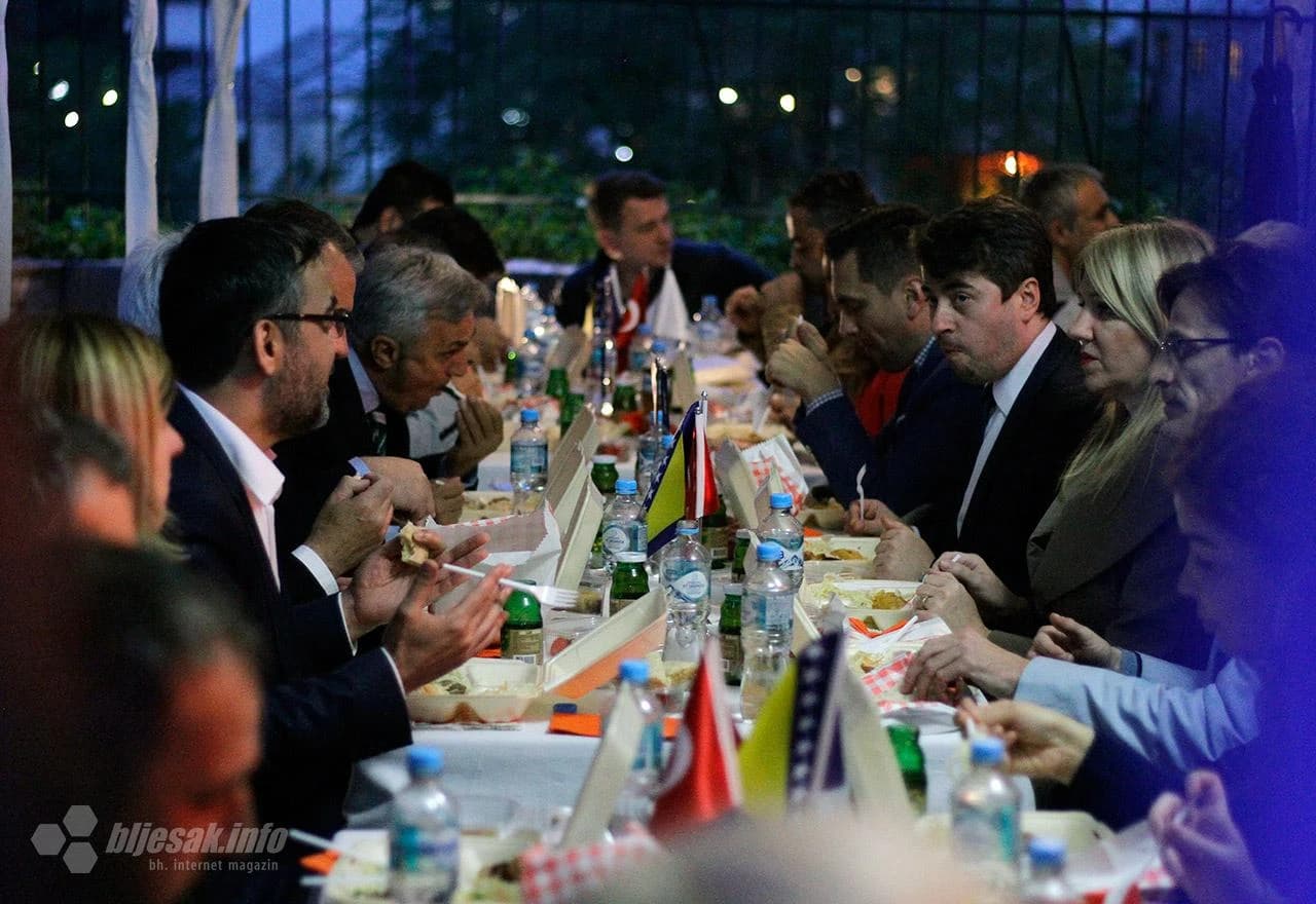 Iftar prijateljstva u Mostaru okupio postače iz BiH i Turske
