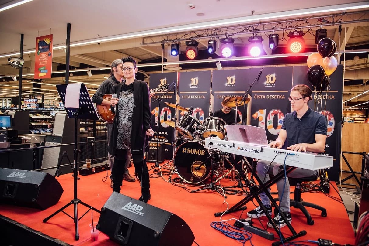 Sa zabave u Mecator centru Borik