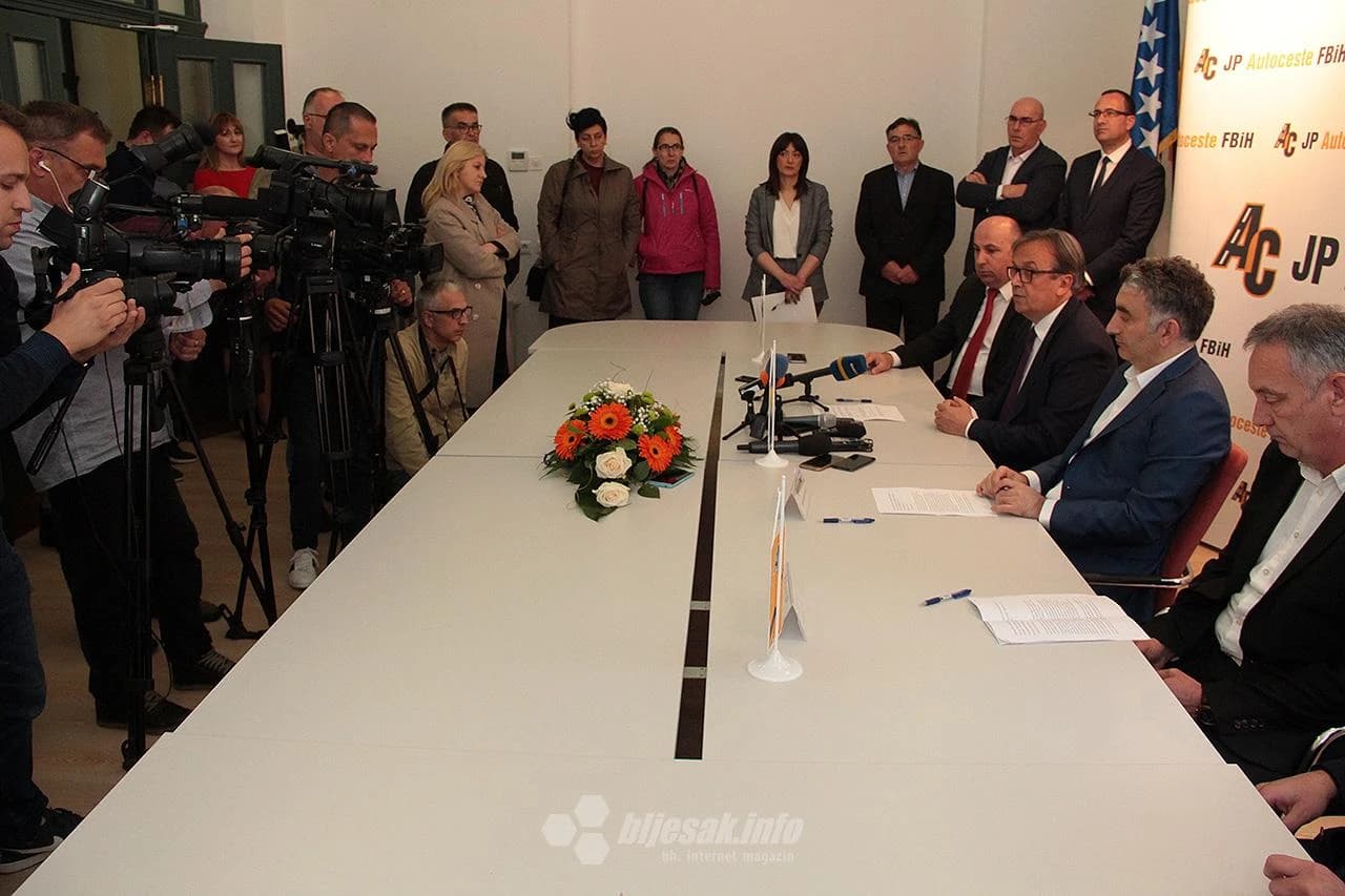 Potpisivanje ugovora o izgradnji dionice Poprikuše - Zenica sjever (Donja Gračanica), poddionica Vranduk - Ponirak