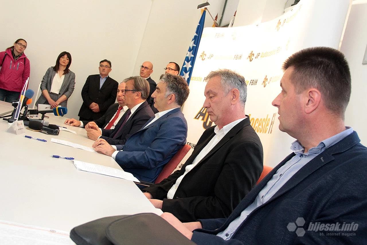 Potpisivanje ugovora o izgradnji dionice Poprikuše - Zenica sjever (Donja Gračanica), poddionica Vranduk - Ponirak