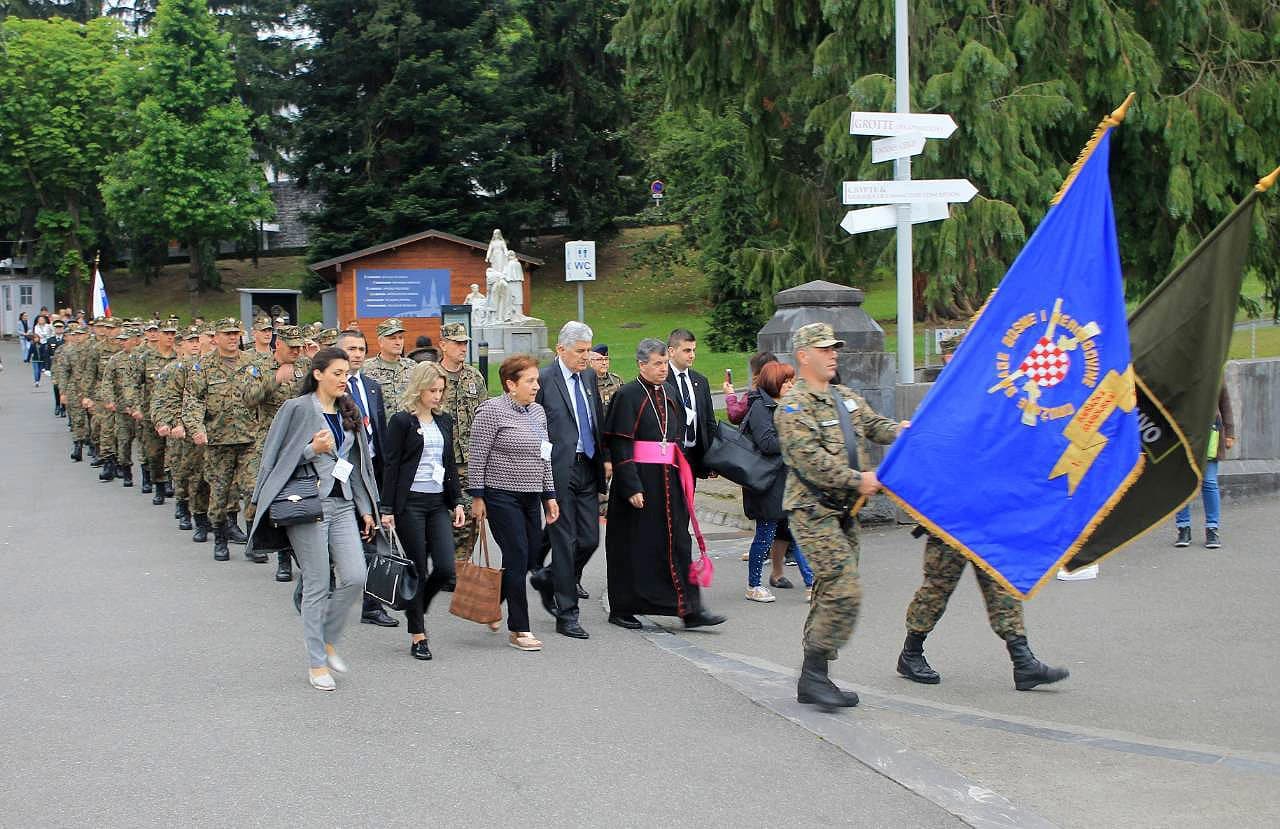 Pripadnici OS BiH na vojnom hodočašću u Lourdesu