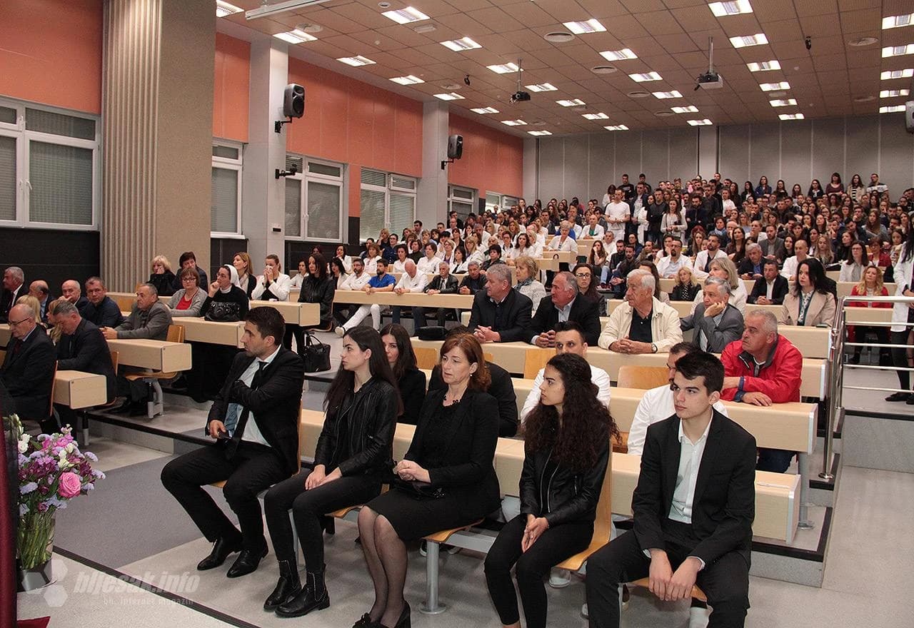 Detalj s komemorativnog skupa u Mostaru