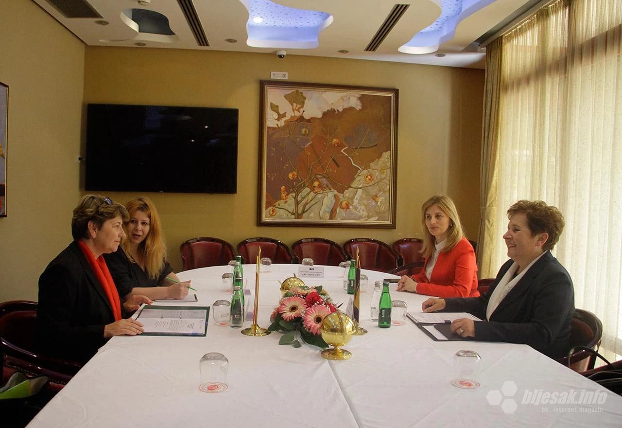 Ministrica Pendeš sastala se sa švicarskom  ministricom obrane