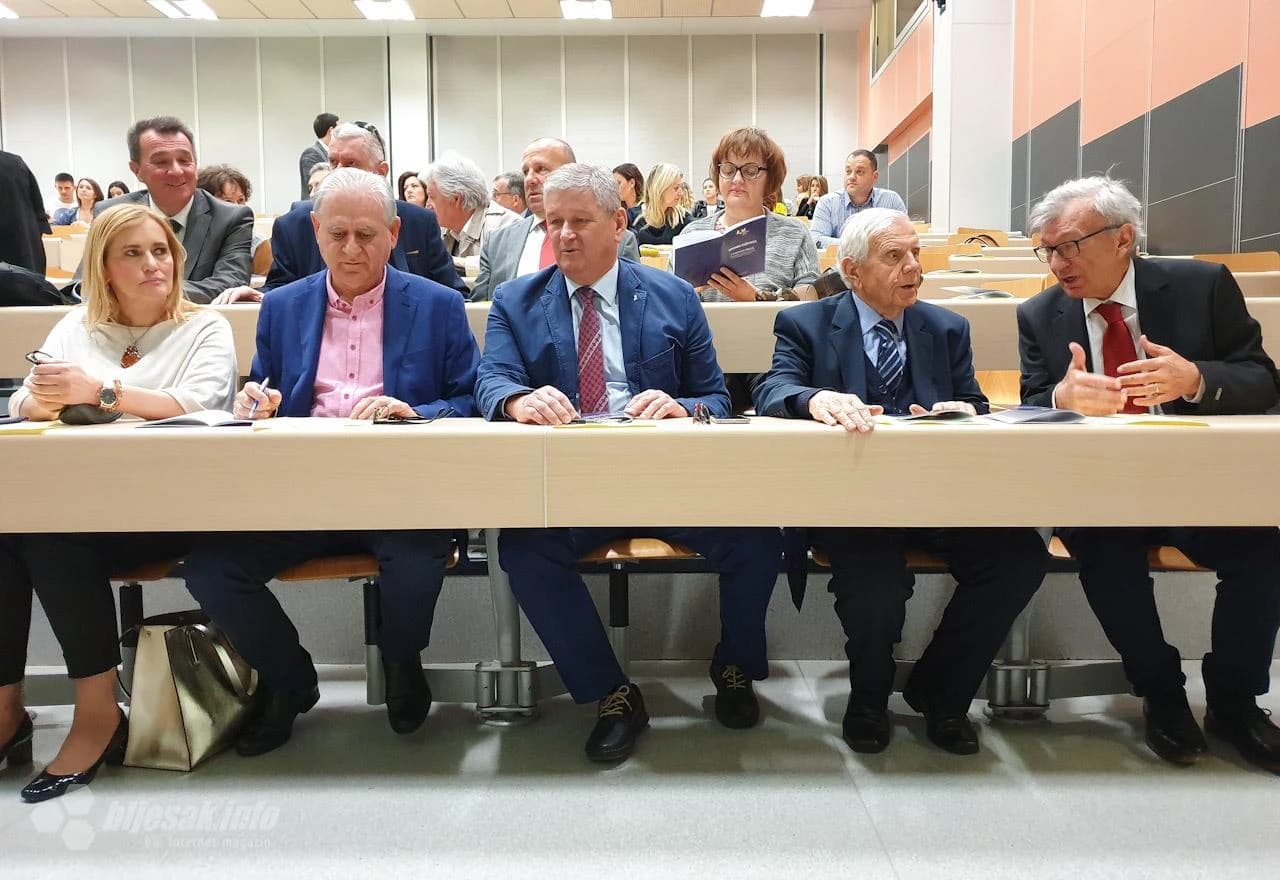 II Simpozij posvećen javnom zdravstvu, na temu 'Javnozdravstvena znanost i postignuća u praksi' 