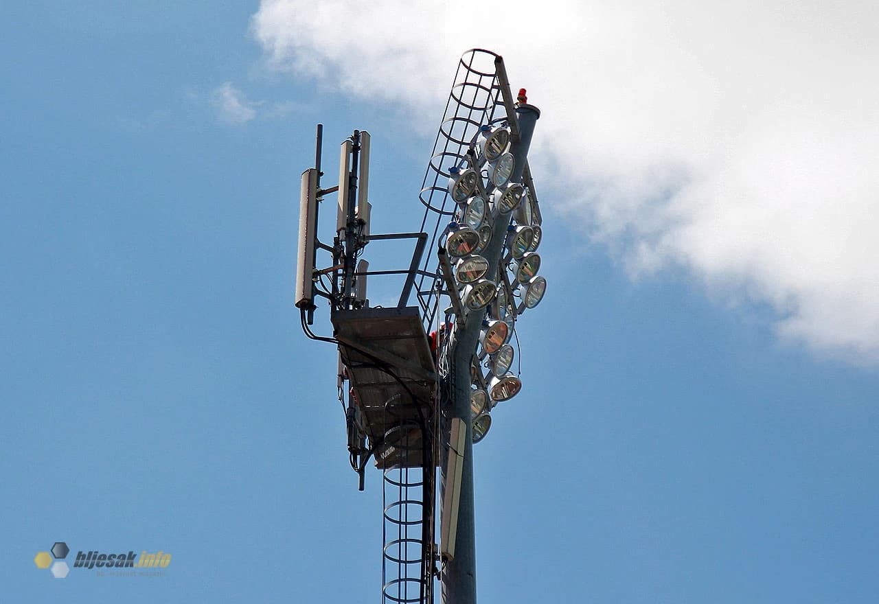 Postavljanje novih rasvjetnih tijela na Pecari