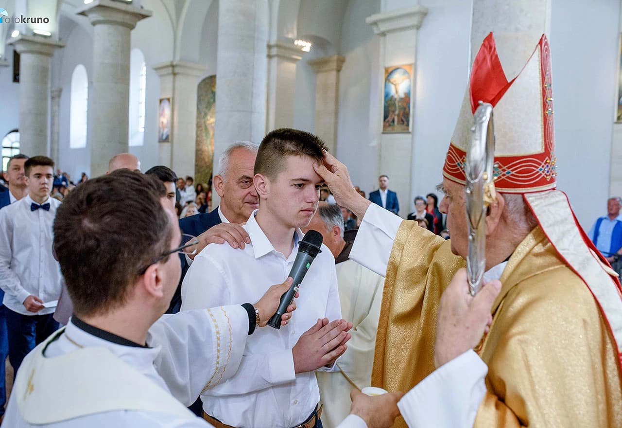 Krizma u širokobriješkoj crkvi Uznesenja BDM