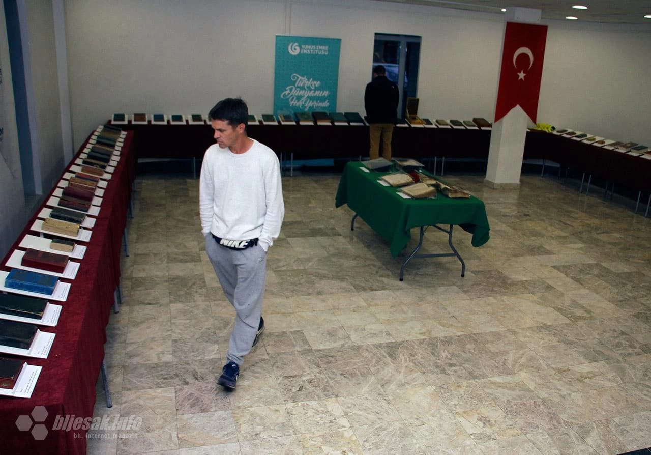 Otvorena izložba Kur'ana s antikvitetima starim 300 godina