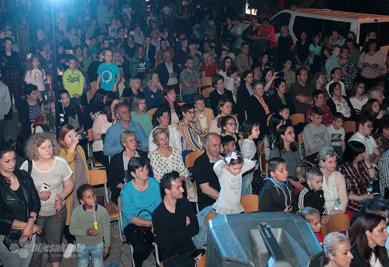 Veliki broj roditelja i prijatelja podržava rad škole