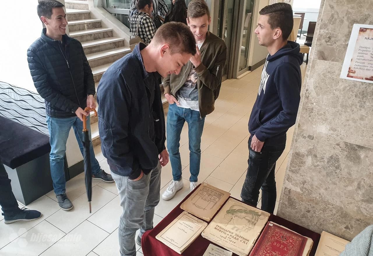 Izložba starih knjiga iz fondusa knjižnice Filozofskog fakulteta