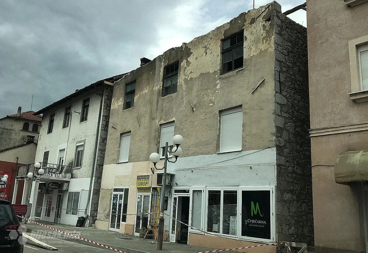 Počela sanacija krova derutne kuće u središtu Širokog Brijega