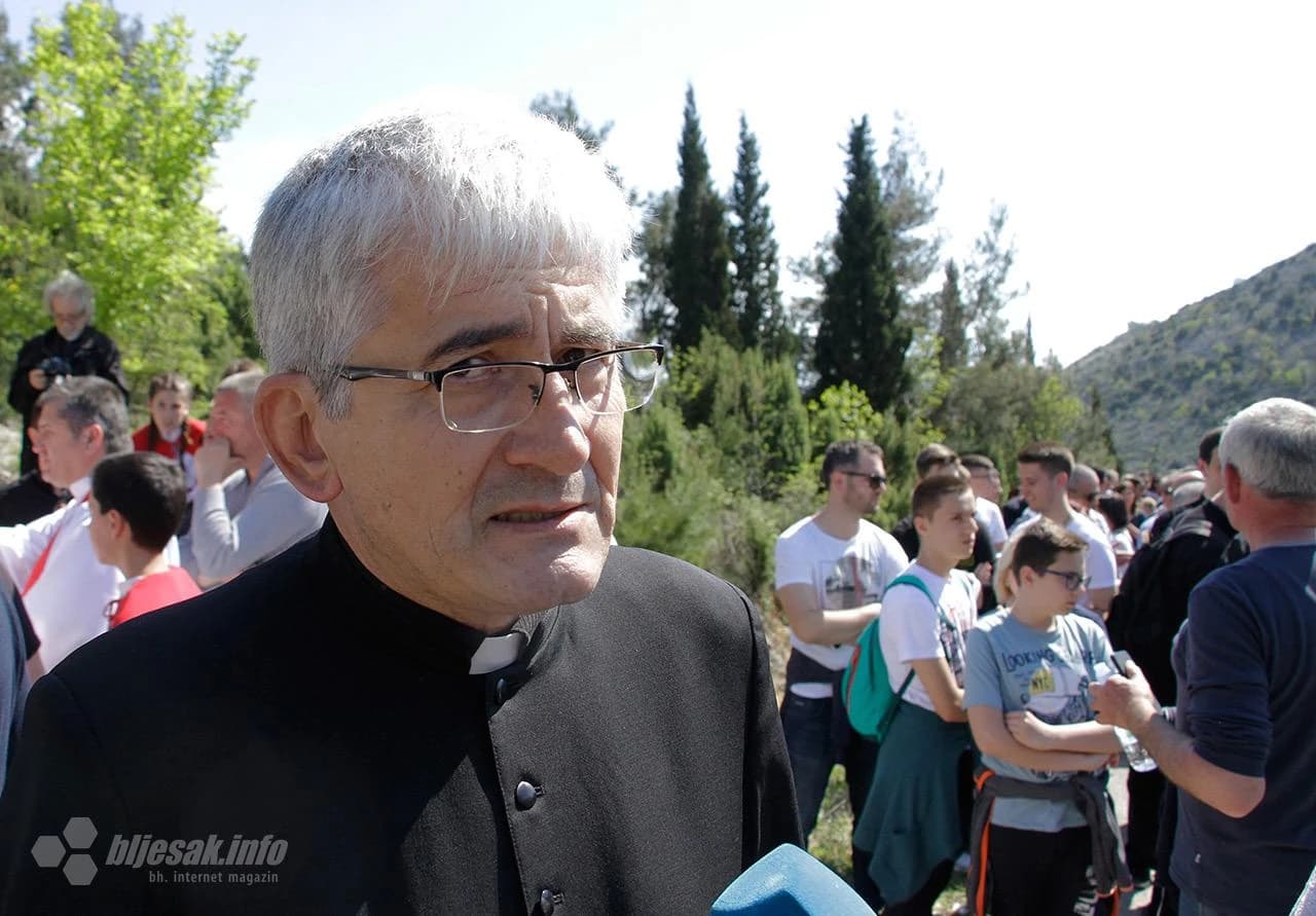 Vjernici pohodili Križni put na brdo Hum 