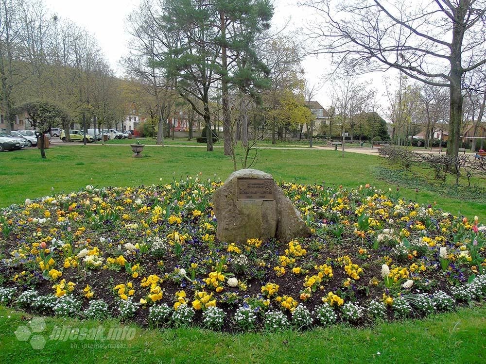 Plato ispred ulaza u srednjovjekovnu jezgru