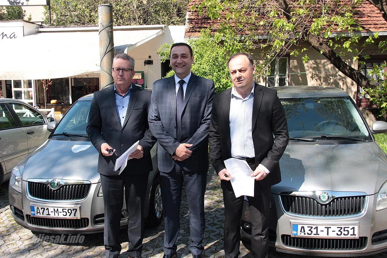 Mostarske škole dobile auta od Ministarstva obrazovanja 