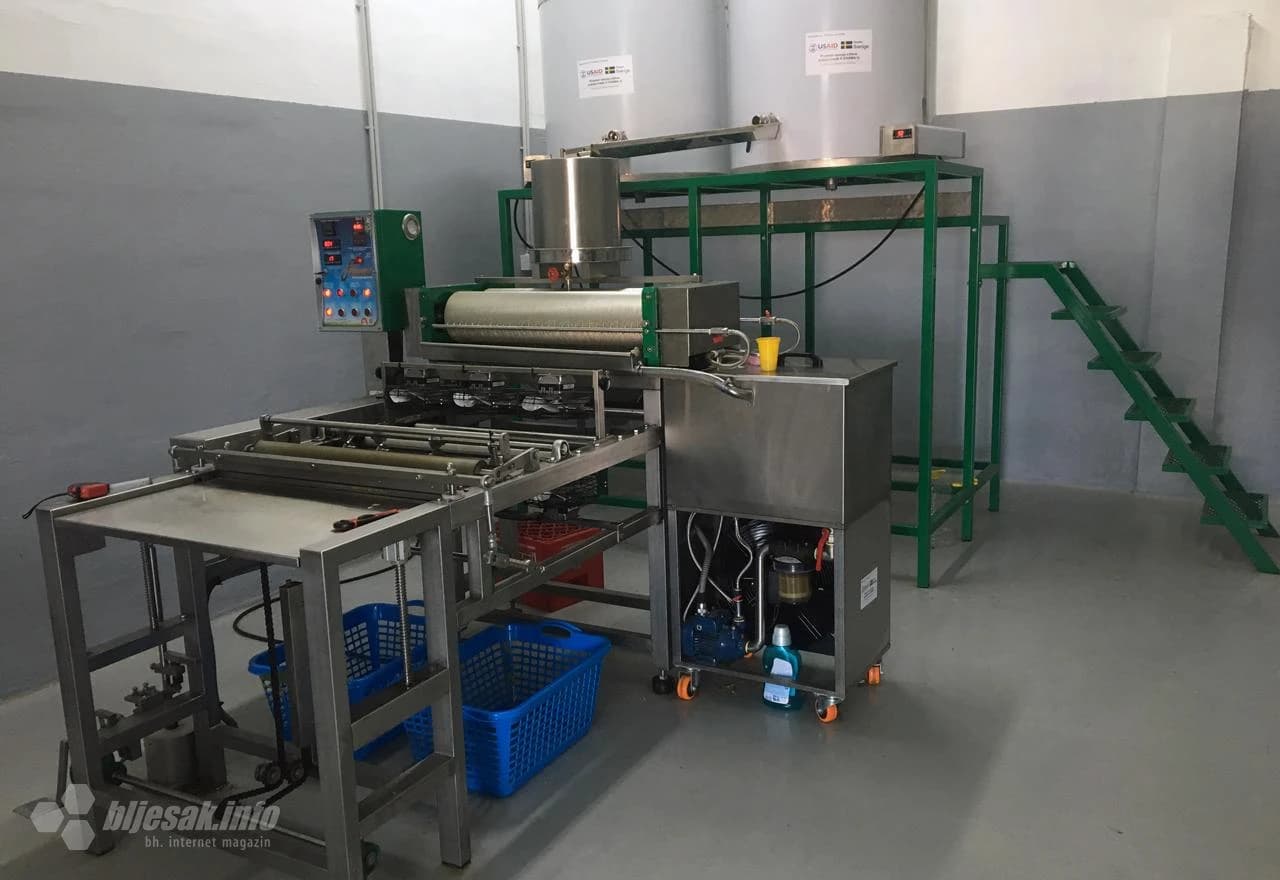 Stroj za prešanje voska