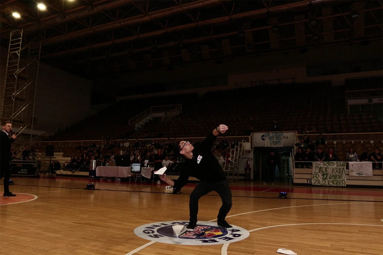 BiH dobila najbolje pilote papirnatih aviona 