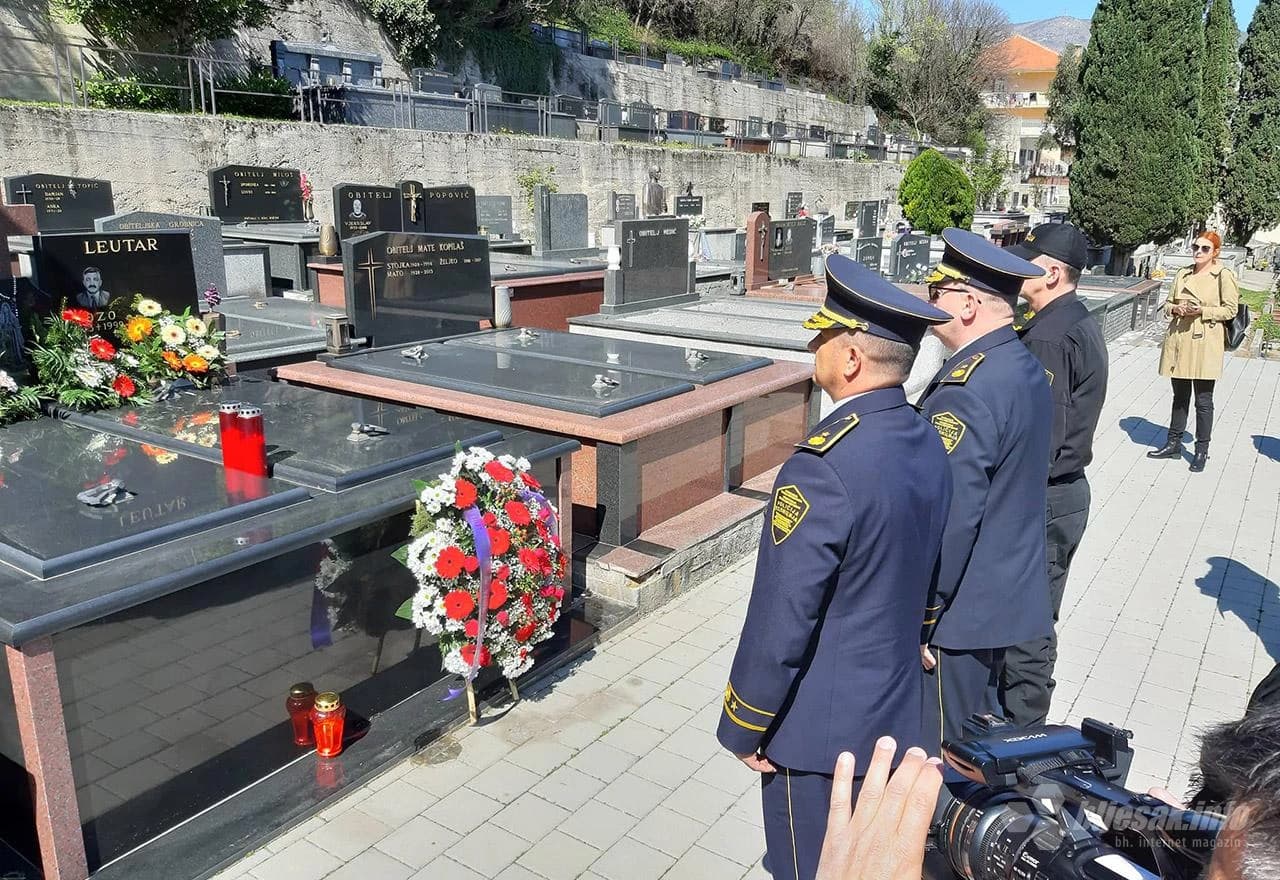 Izaslanstvo FUP-a položilo cvijeće na grob Joze Leutara