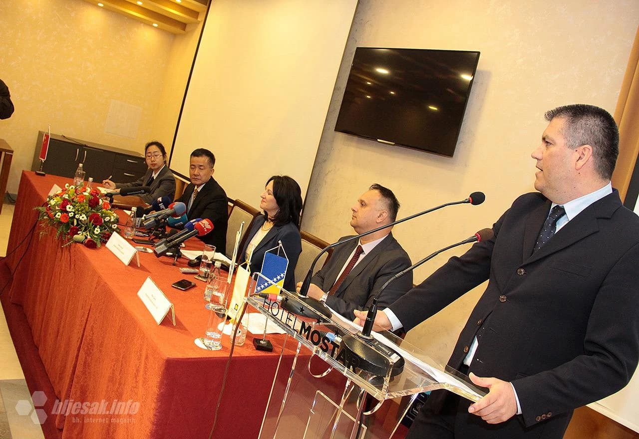 S konferencije za medije