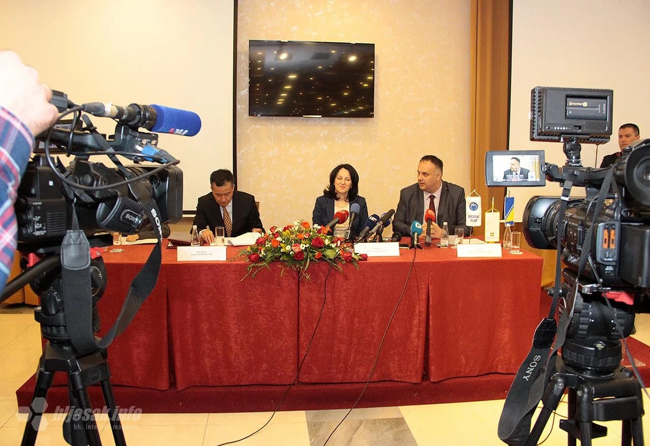 S konferencije za medije