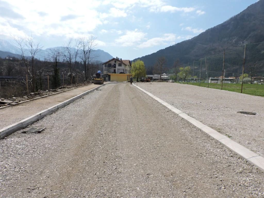 Uređenje šetnice kod Spomen kompleksa 'Bitka za ranjenike'