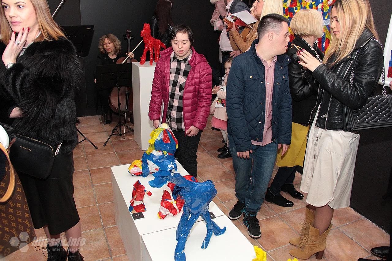 Izložba likovnih radova i skulptura  članova Udruge za Down sindrom Mostar