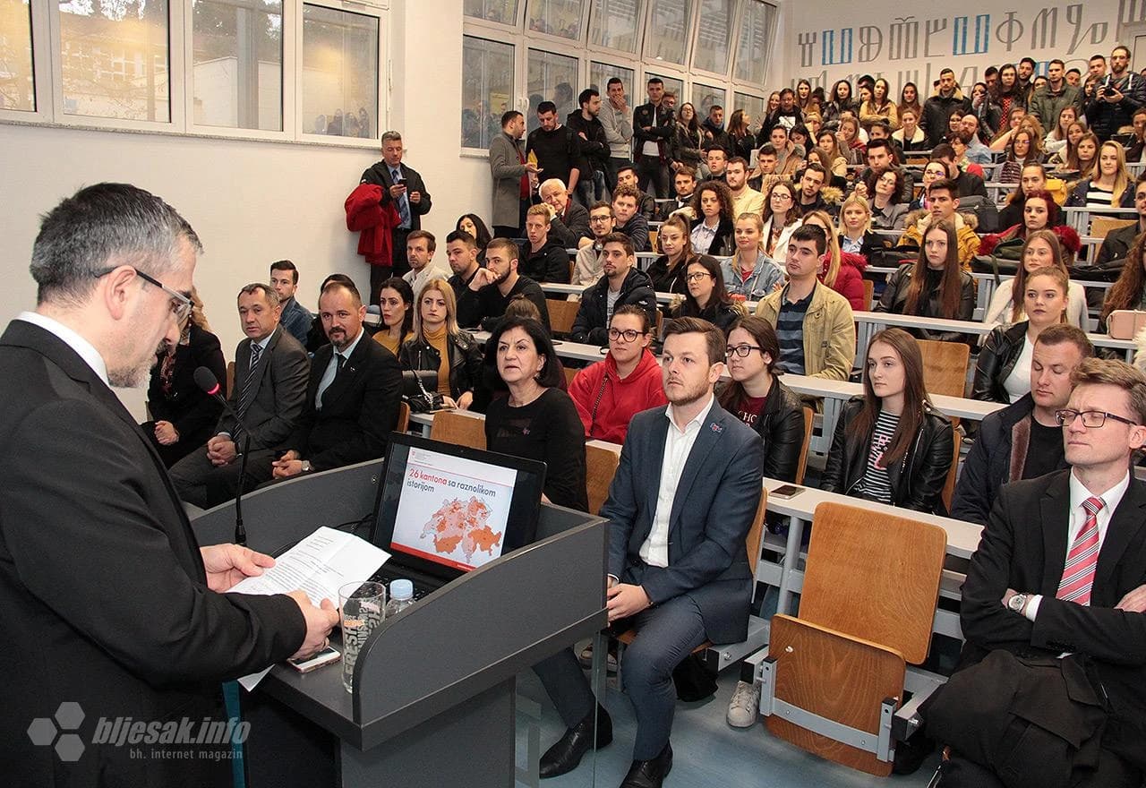 Veleposlanica Švicarske u BiH Andrea Rauber Saxer na predavanju u Mostaru