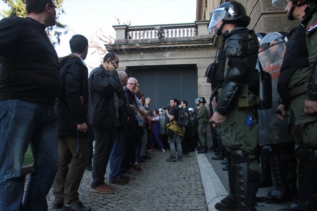 Demonstranti probili policijski kordon