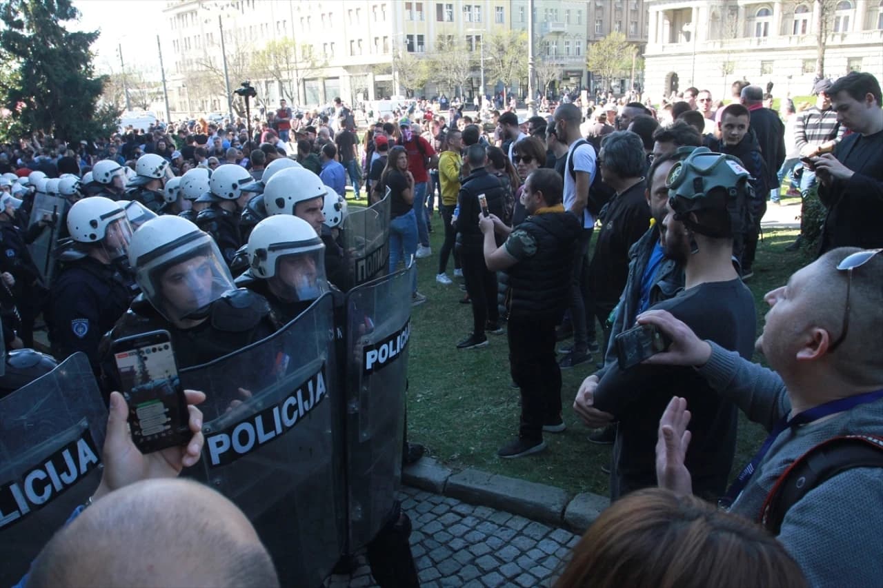Demonstranti probili policijski kordon