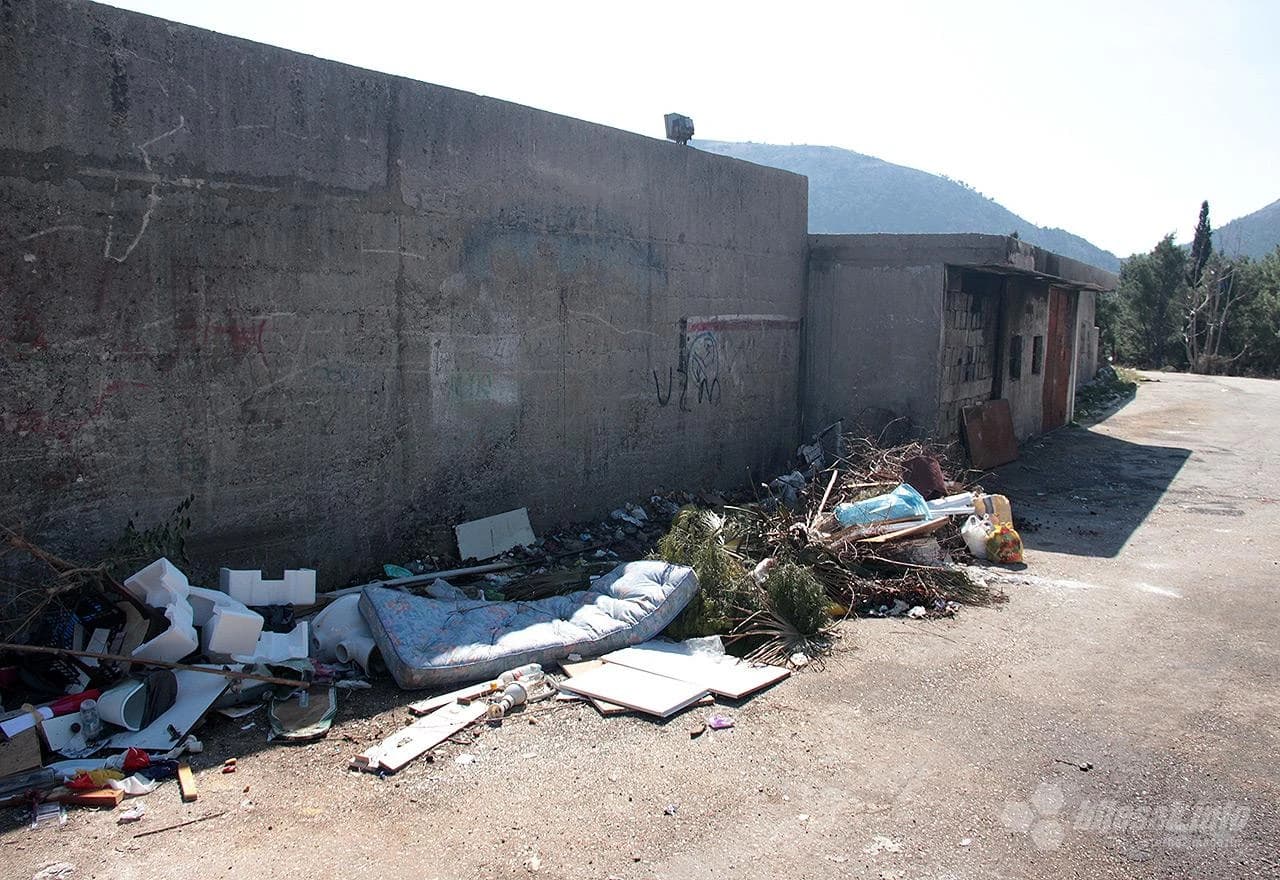 Postaje li gradski stadion deponija?