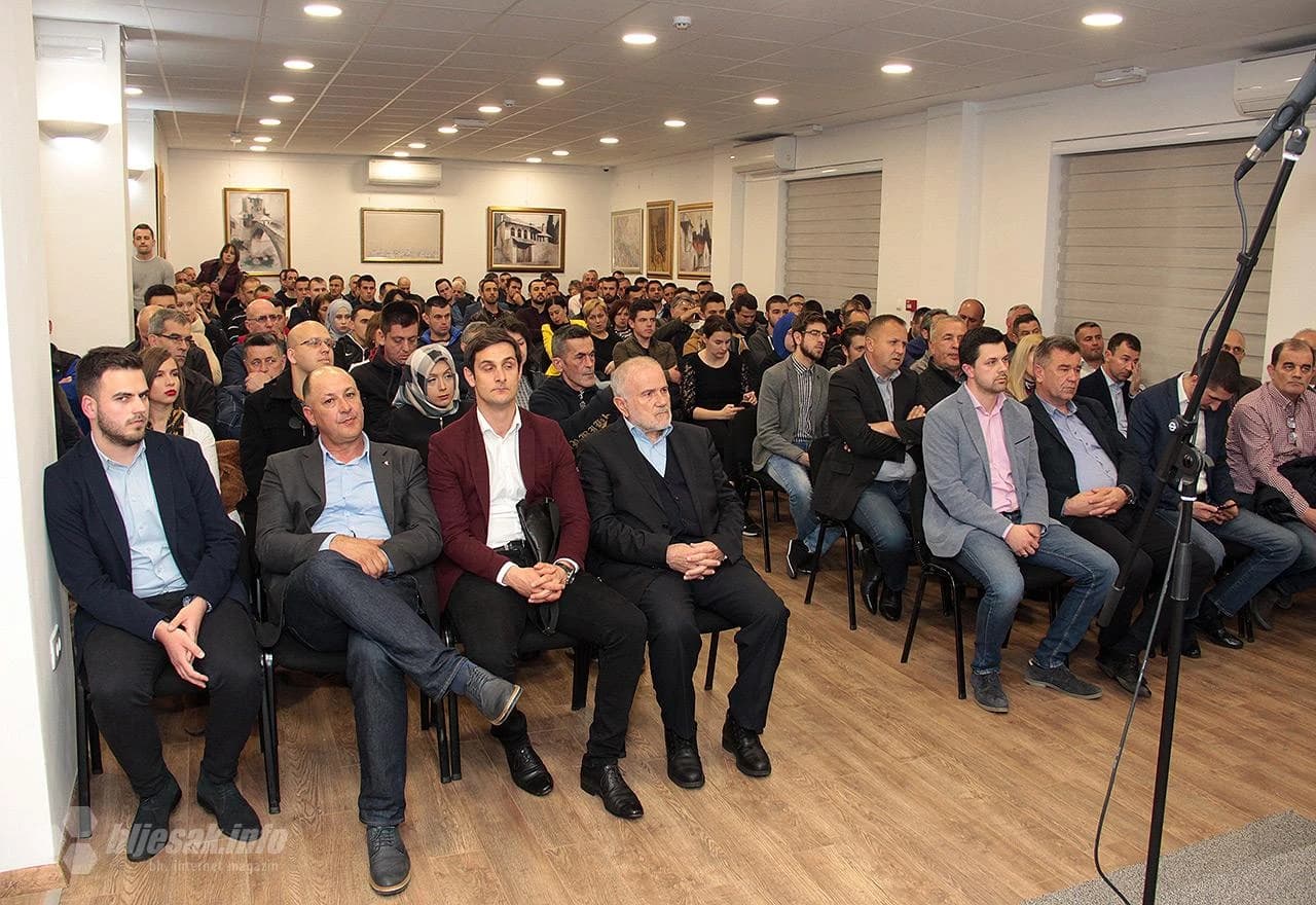 Detalj s održane tribine