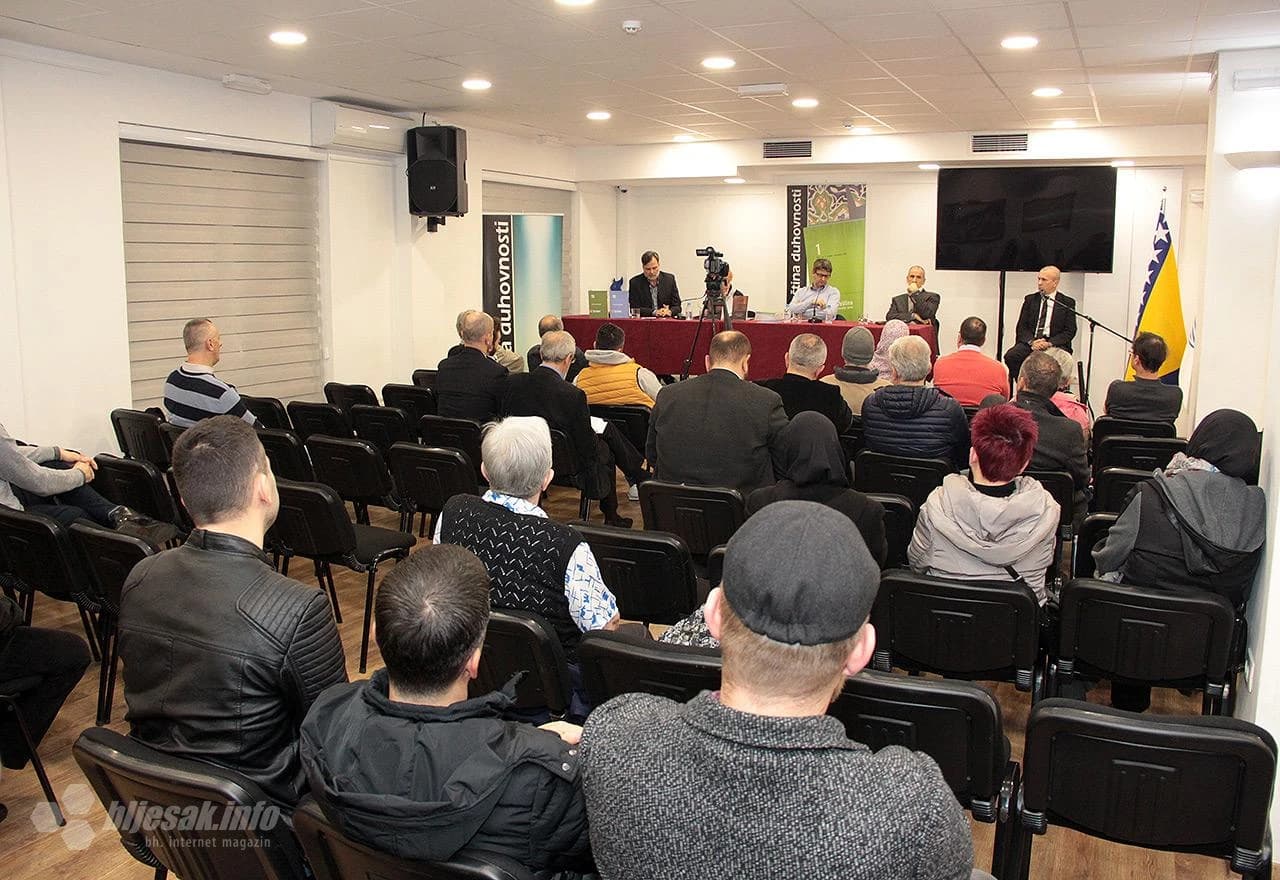S promocije knjige „Tajne jamačnog uvjerenja“ Abdullaha Bošnjaka.