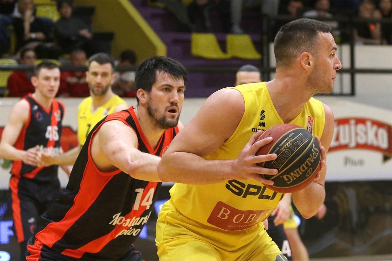 Košarkaši Zrinjskog pobijedili Split 